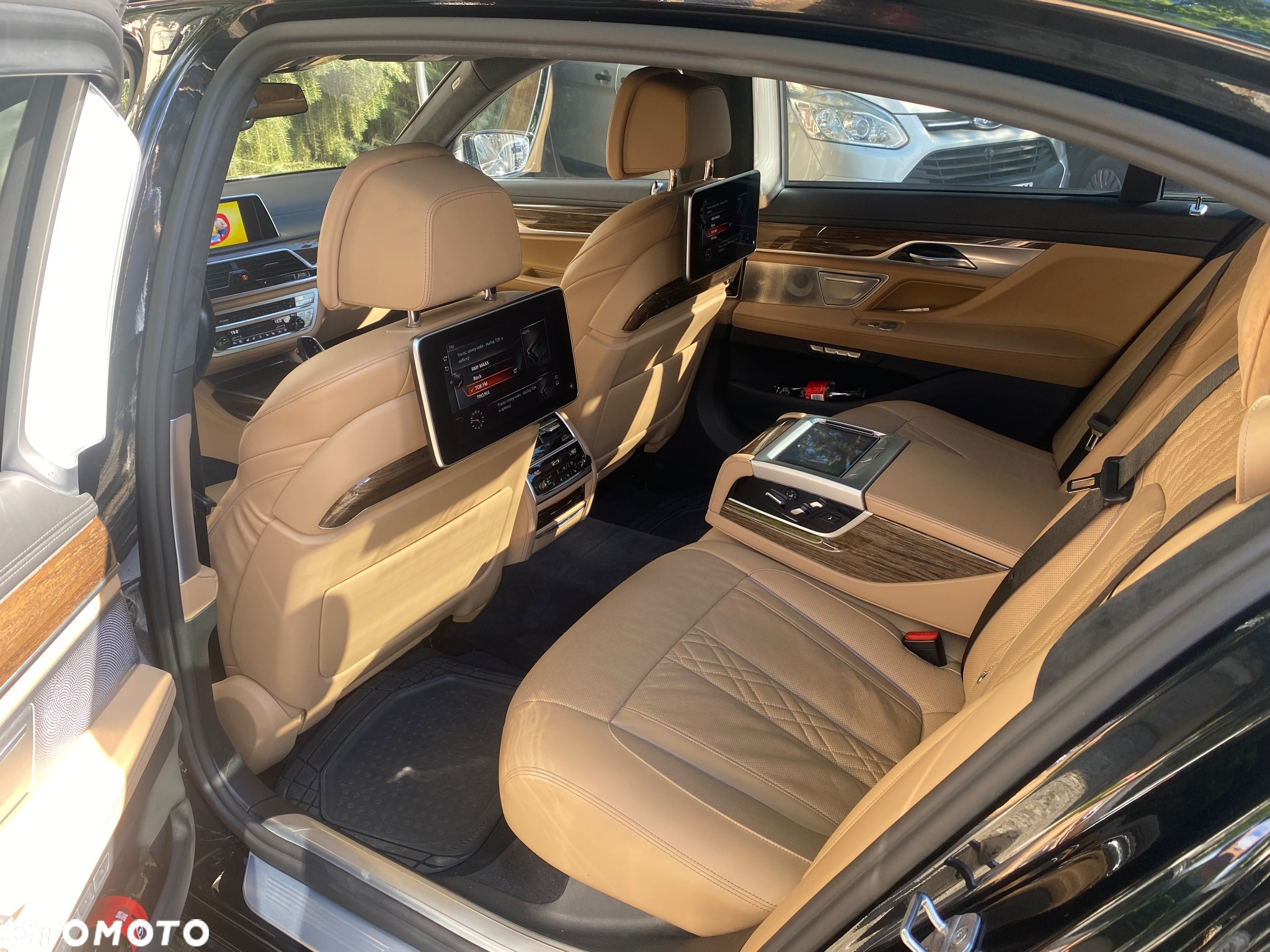 BMW Seria 7 750Li xDrive - 12