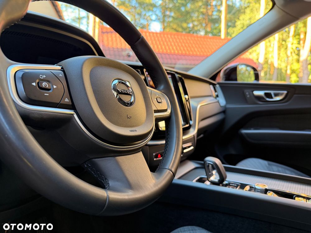 Volvo XC 60 B4 D AWD Geartronic Momentum Pro - 32