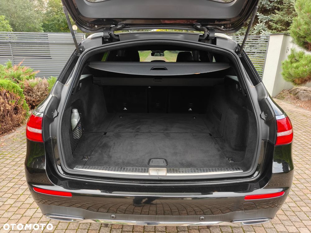 Mercedes-Benz Klasa E 220 d 4Matic 9G-TRONIC AMG Line - 29
