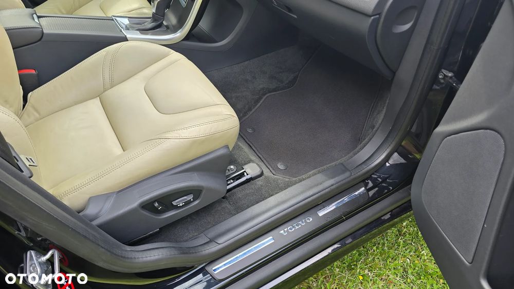 Volvo XC 60 D4 AWD Summum - 26