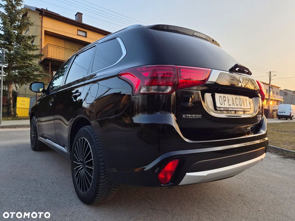 Mitsubishi Outlander - 2