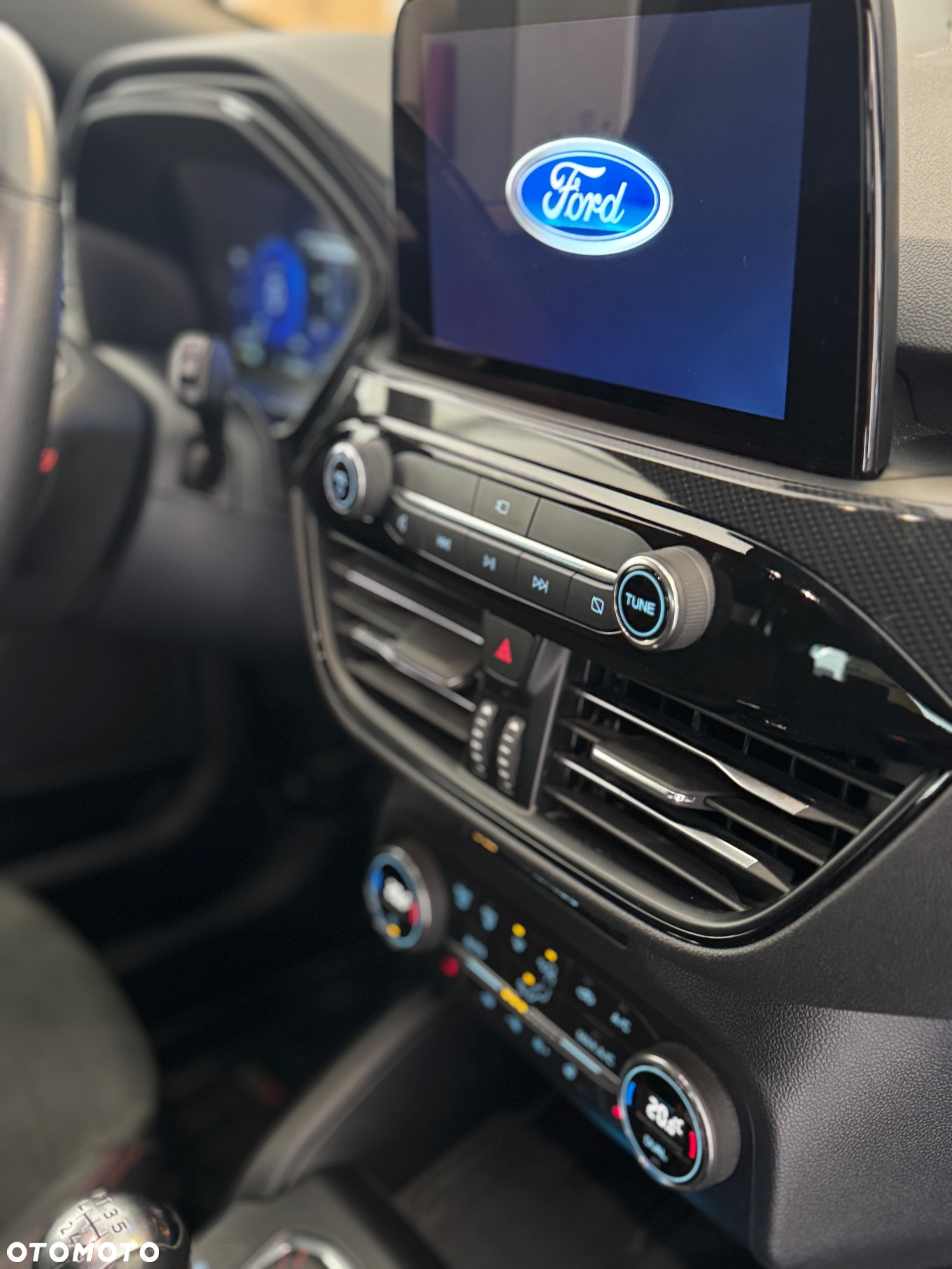 Ford Kuga 1.5 EcoBoost FWD ST-Line X - 14
