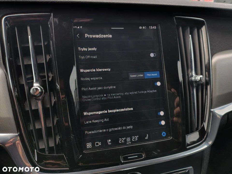Volvo V90 Cross Country - 28