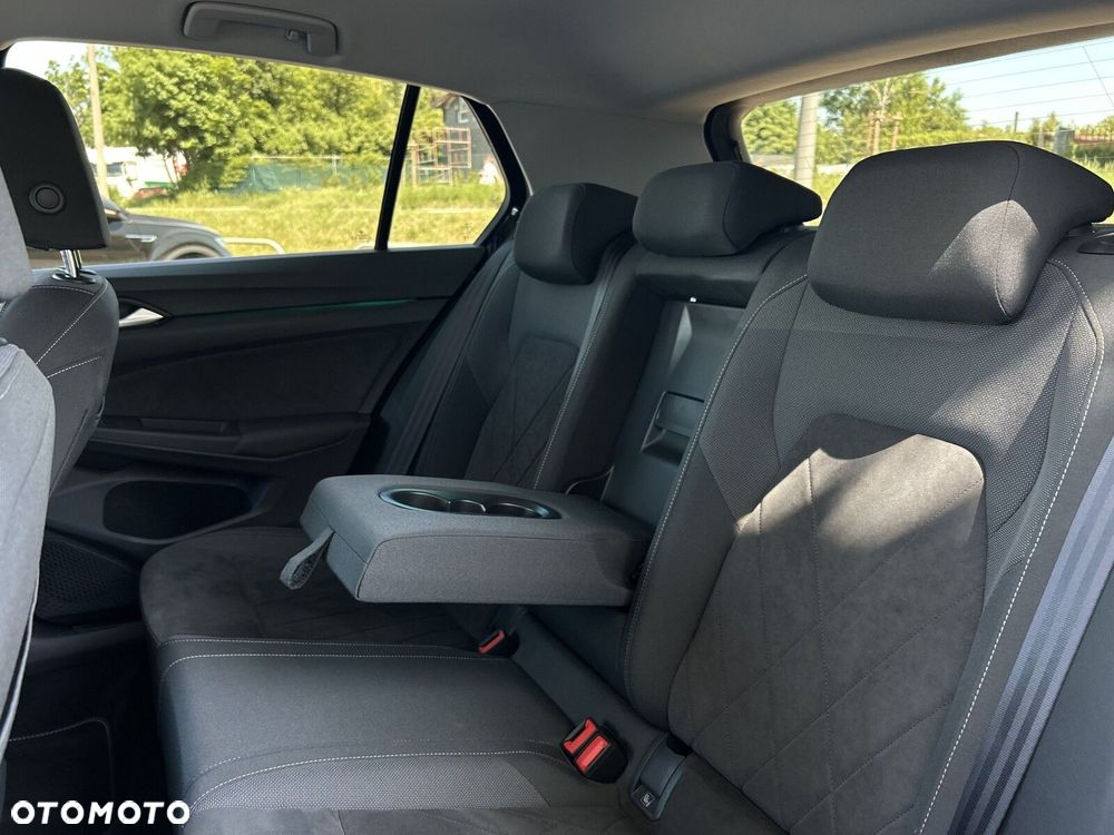 Volkswagen Golf 1.5 eTSI EVO Style DSG - 21