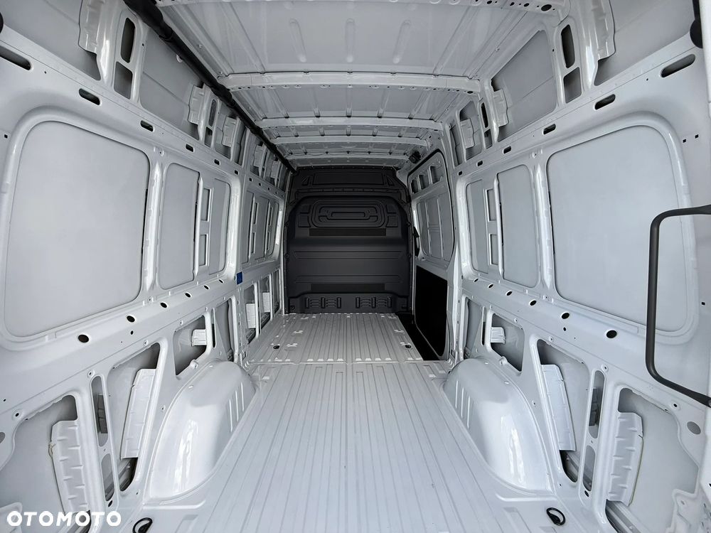 Mercedes-Benz Sprinter - 11