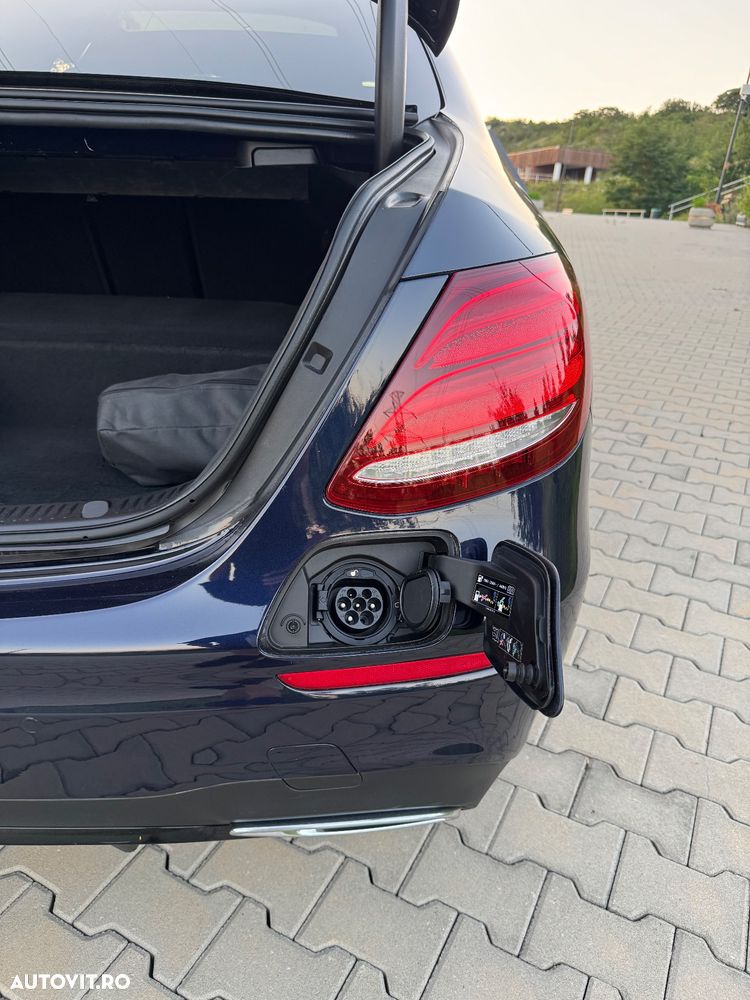 Mercedes-Benz E 300 de 9G-TRONIC AMG Line - 9