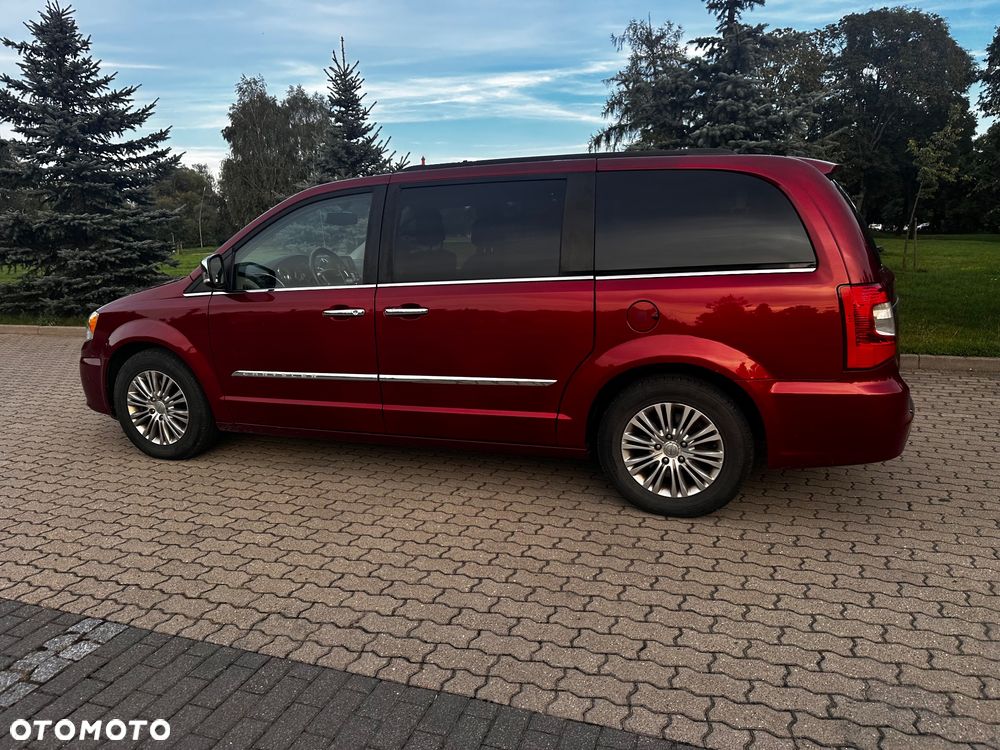 Chrysler Town & Country - 14