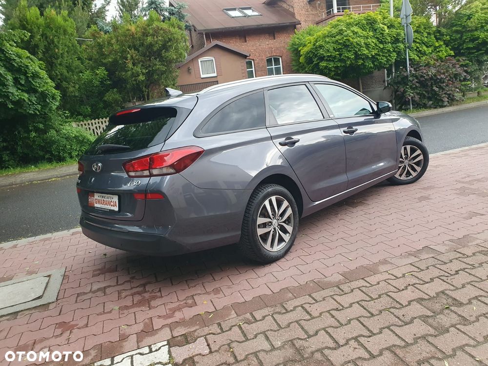 Hyundai i30 blue Kombi 1.4 YES Silver - 21