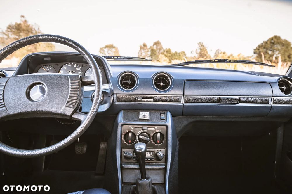 Mercedes-Benz W123 - 12