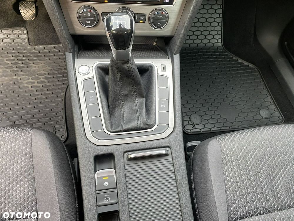 Volkswagen Passat - 24