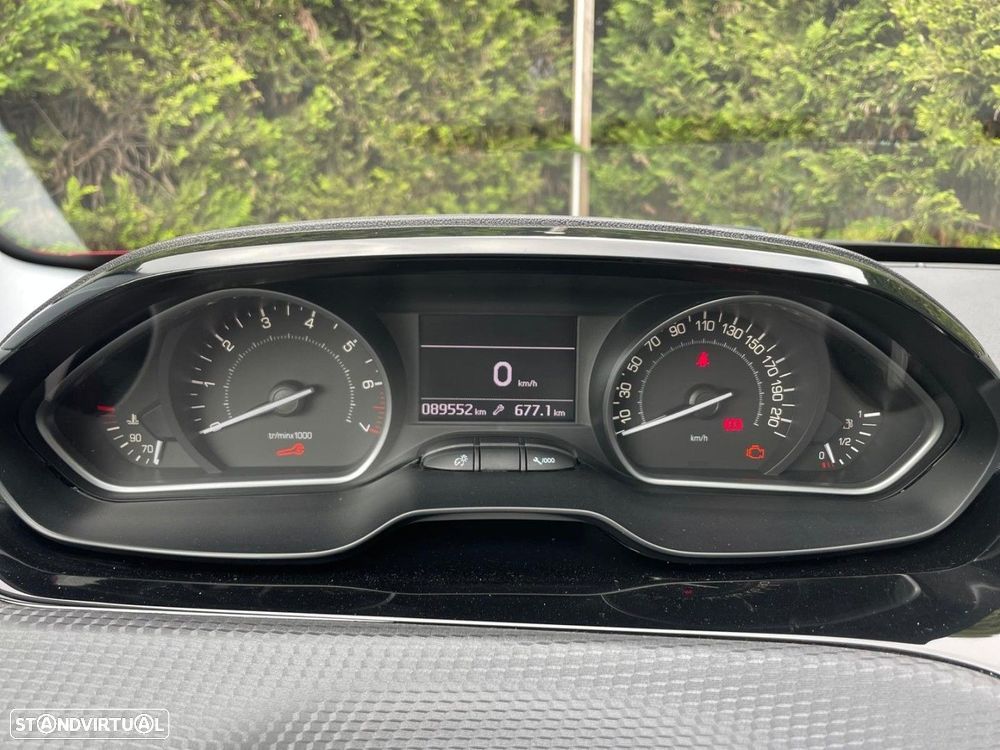 Peugeot 208 1.2 PureTech Allure - 11
