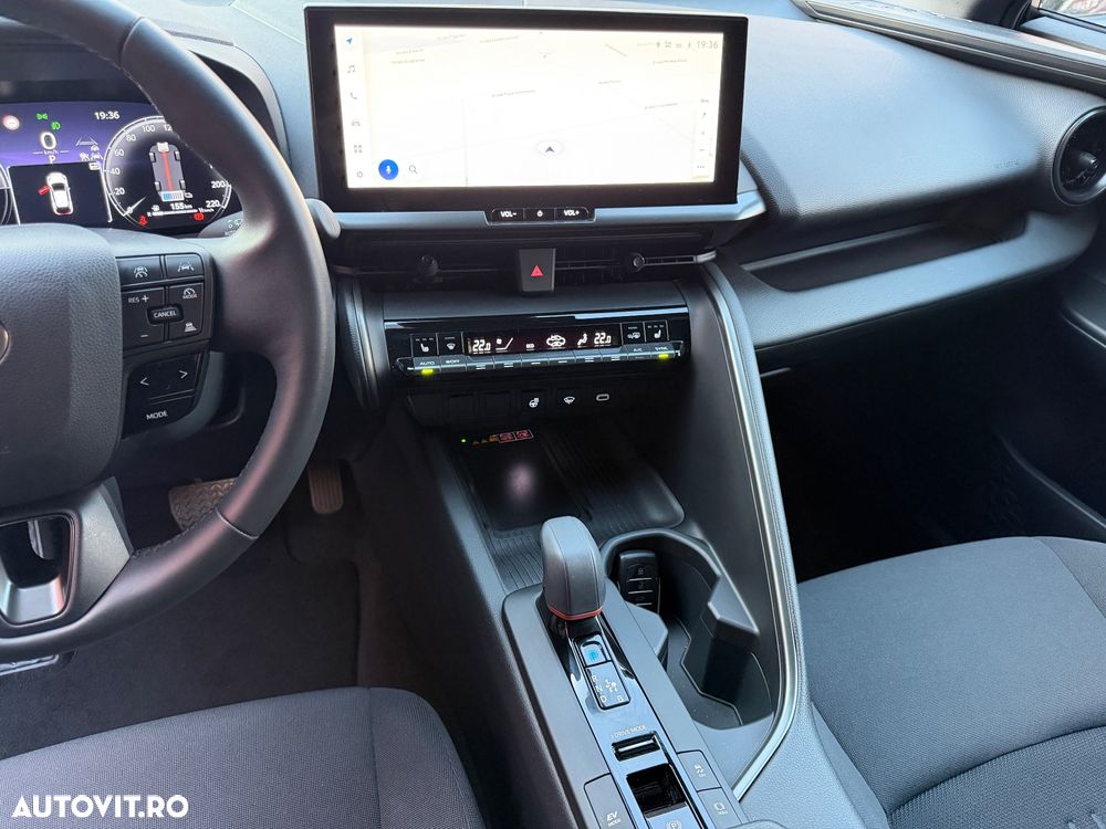 Toyota C-HR 1.8 Hybrid Team Deutschland - 34