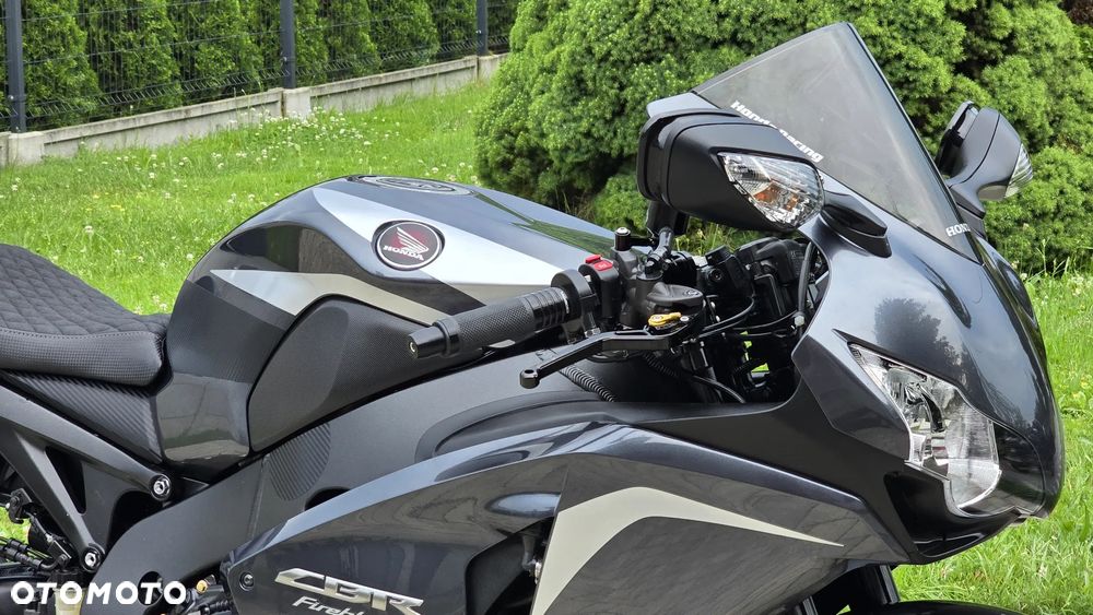 Honda CBR - 11