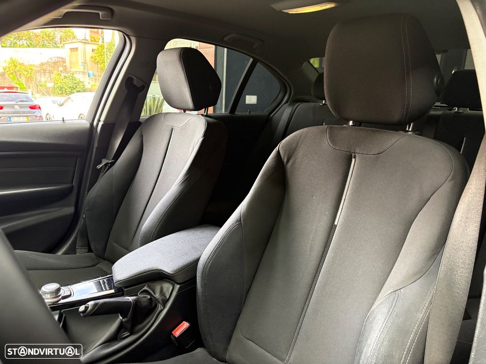 BMW 318 d Aut. Blue Performance Sport Line - 33