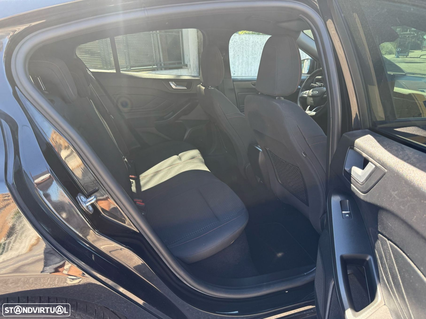 Ford Focus 1.0 EcoBoost ST-Line - 15