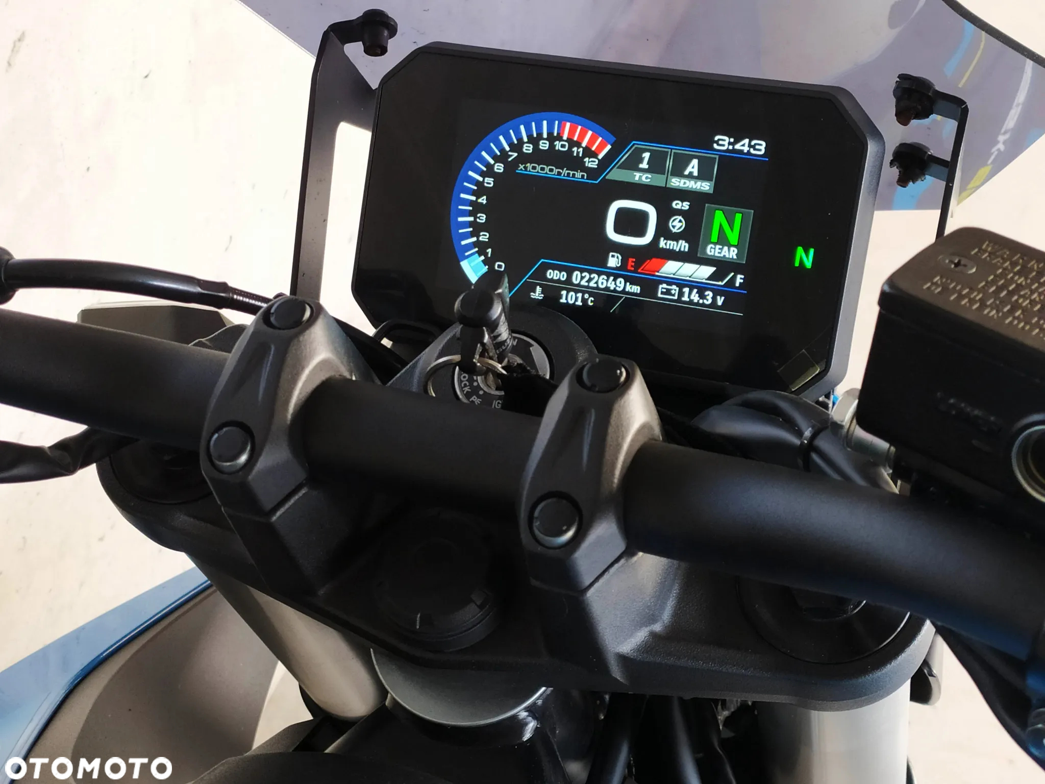 Suzuki GSX - 24