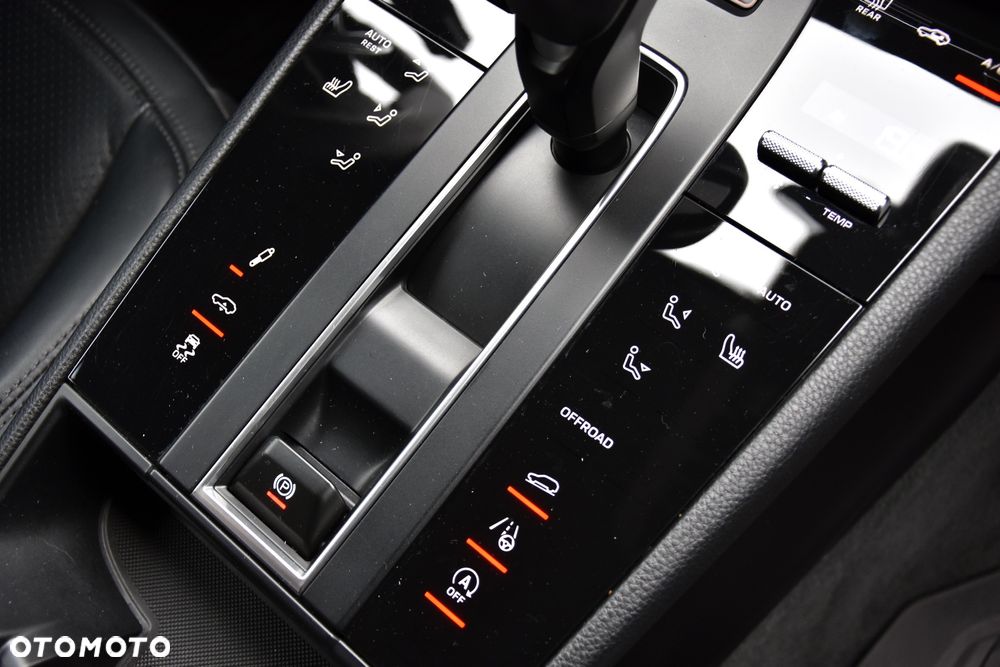 Porsche Macan T - 37