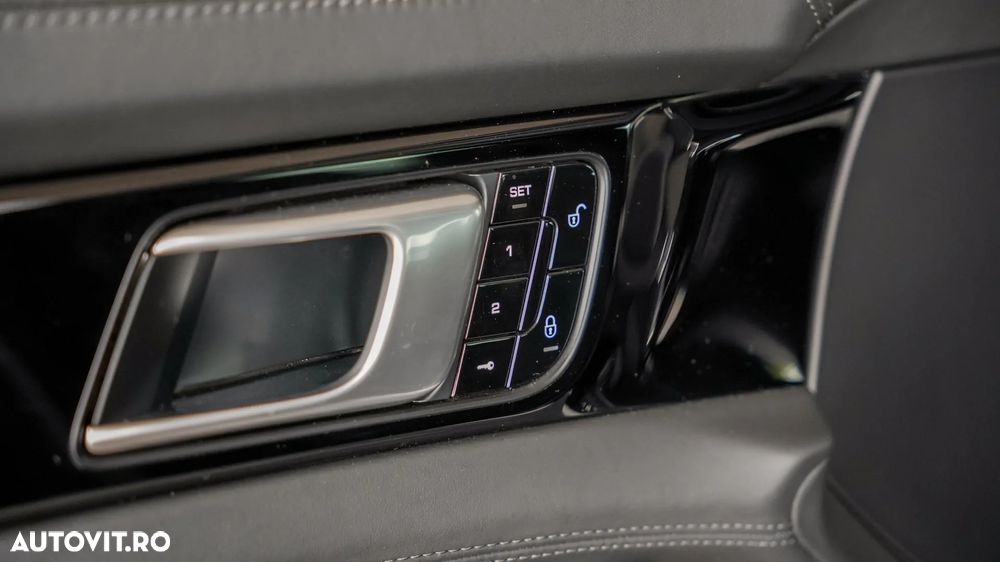 Porsche Panamera 4 E-Hybrid - 30