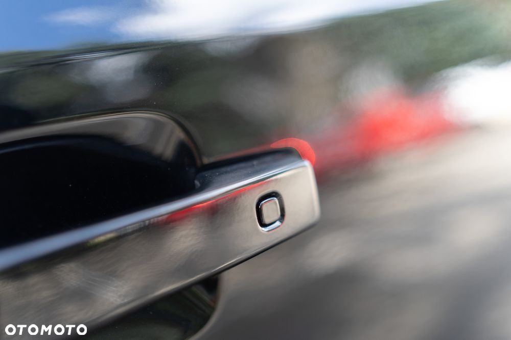 Land Rover Defender - 24