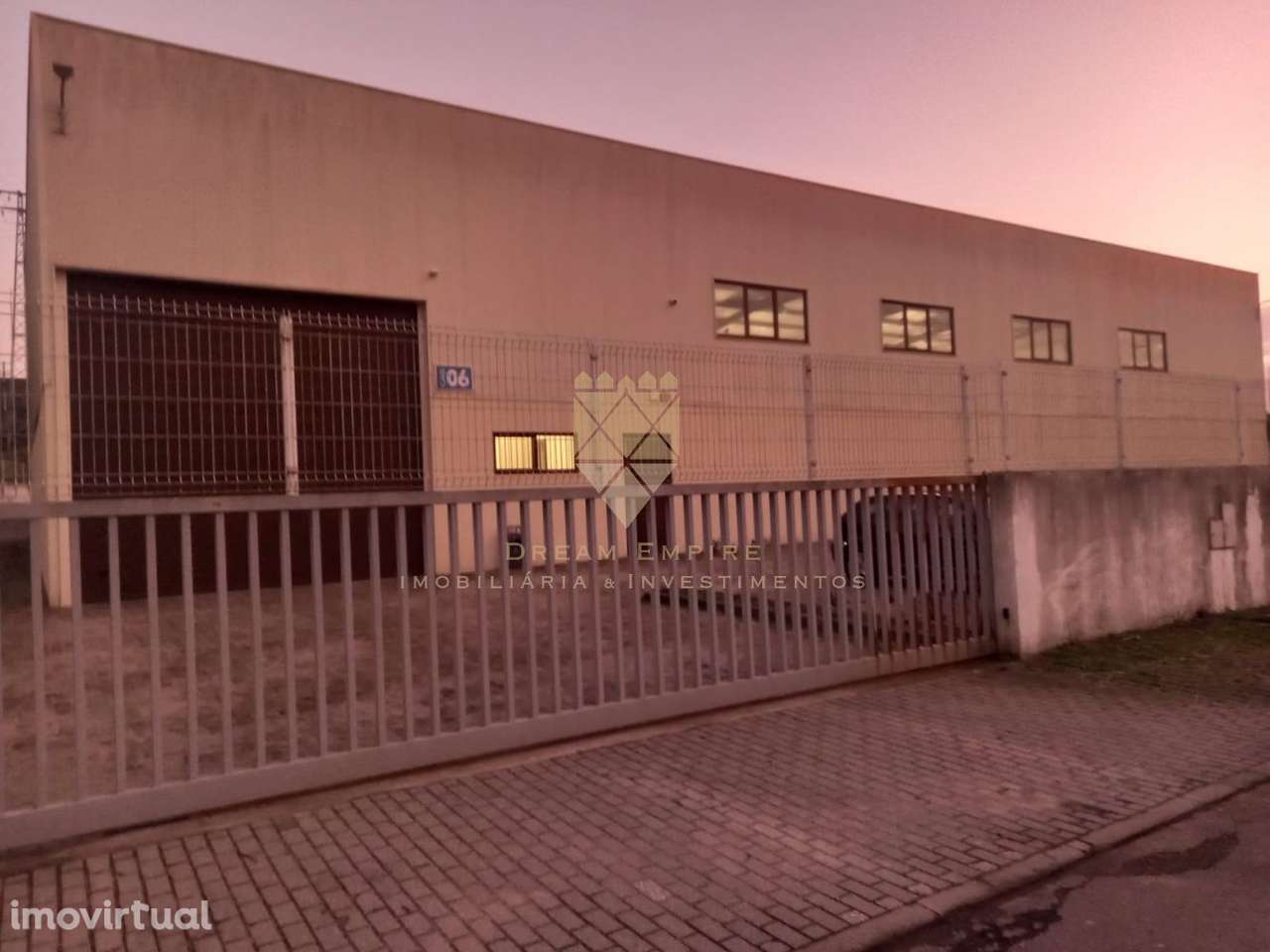 Armazém para Venda em Zona Industrial – Vilarinho de Cima, Gandra, - Grande imagem: 2/18