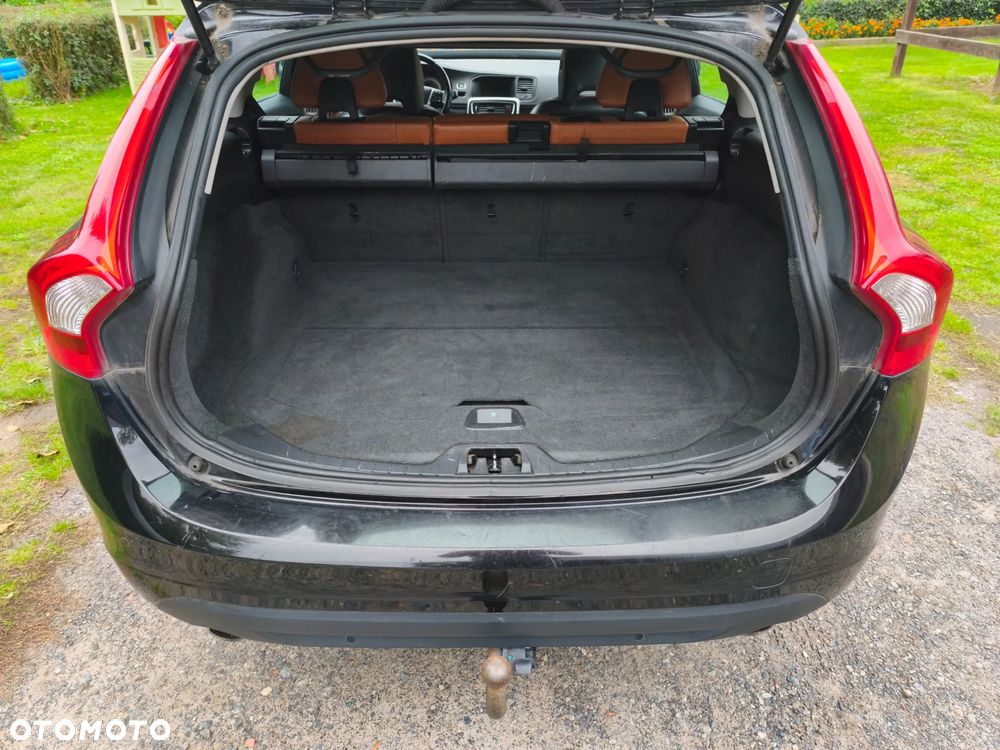 Volvo V60 D5 Geartronic Summum - 14