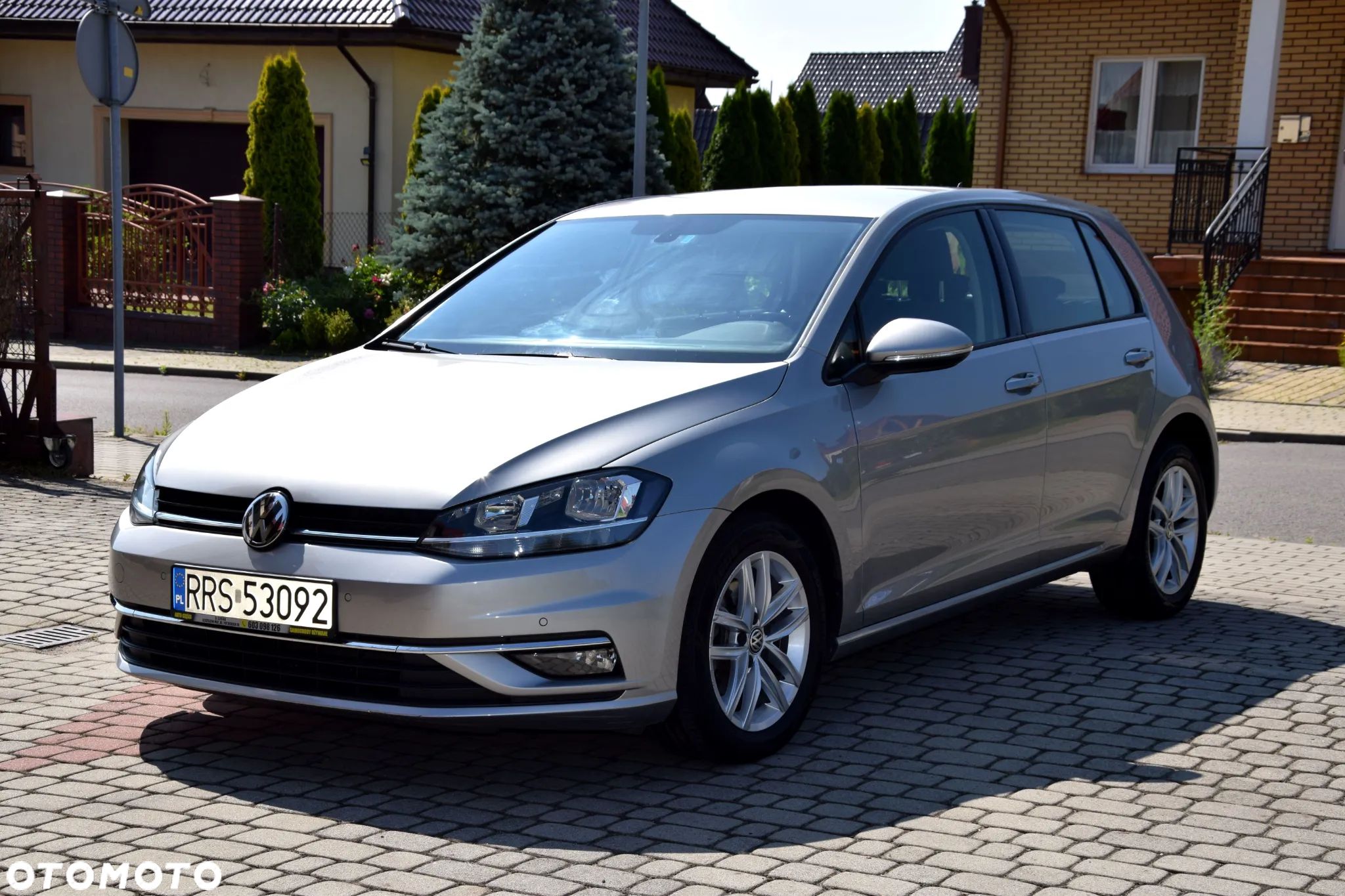 Volkswagen Golf - 1
