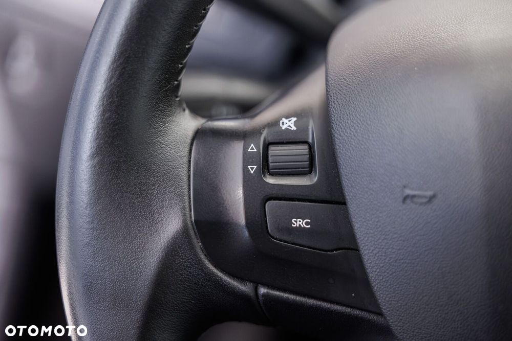 Peugeot 208 1.2 PureTech GPF Signature S&S - 39