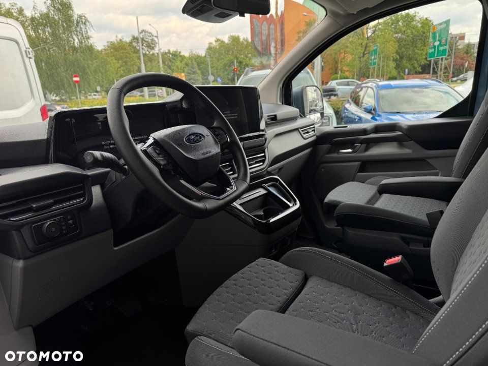 Ford Tourneo Custom - 9