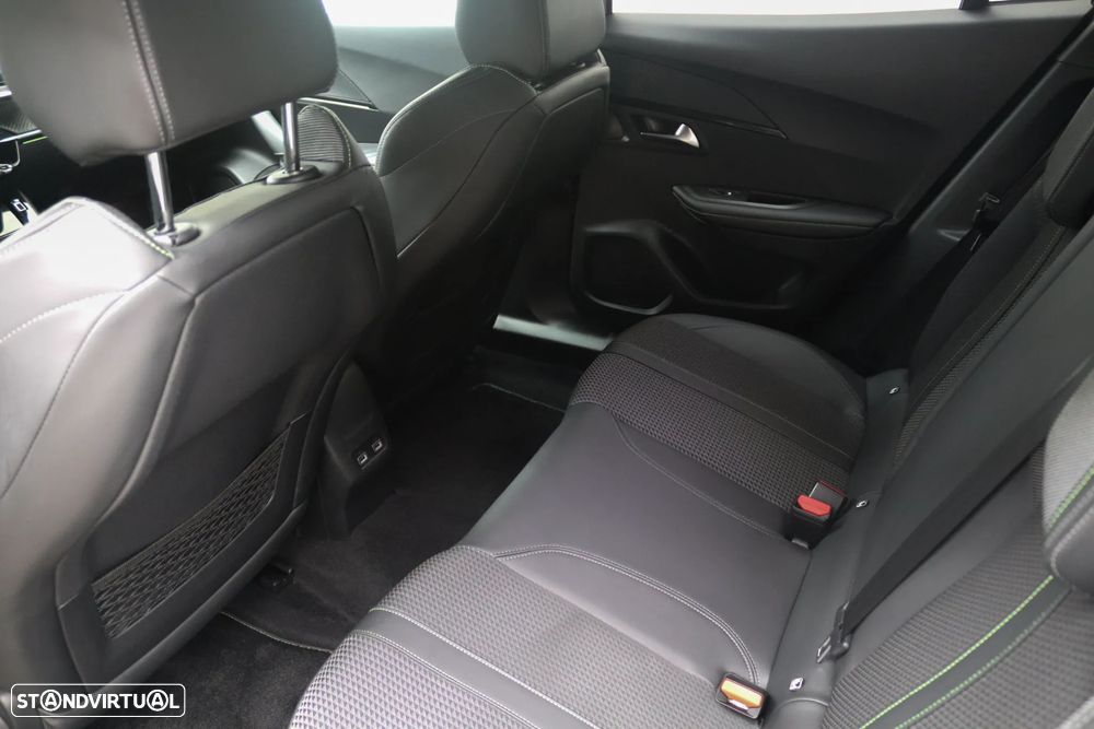 Peugeot e-2008 50 kWh GT - 30