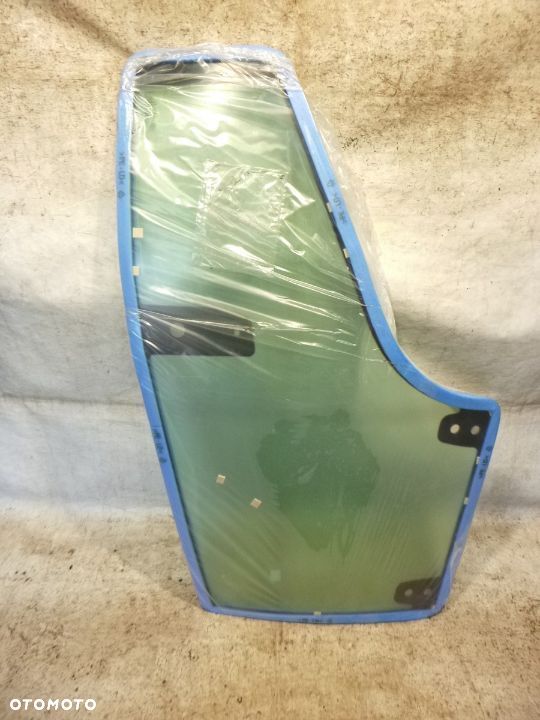 Szyba drzwi prawe case  New Holland T7520 T7530 T7540 T7550 steyer m9078 9083 9086 9094 9105 - 1