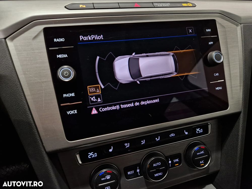 Volkswagen Passat Variant 2.0 TDI SCR DSG - 20