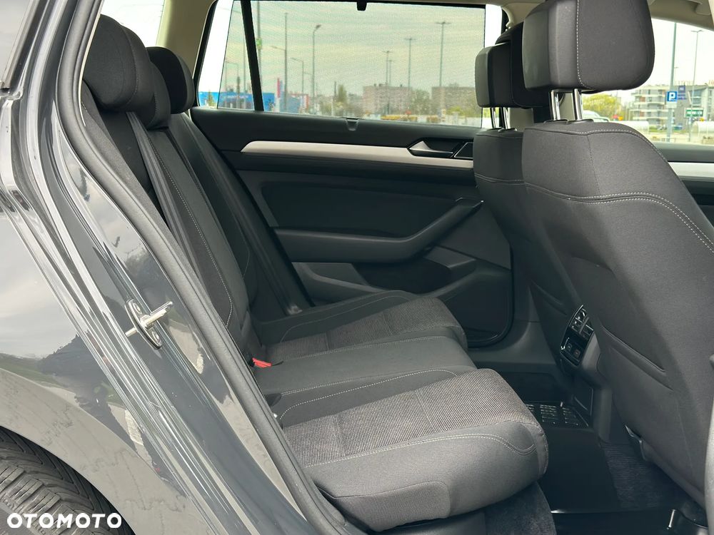 Volkswagen Passat 1.6 TDI (BlueMotion Technology) DSG Comfortline - 22