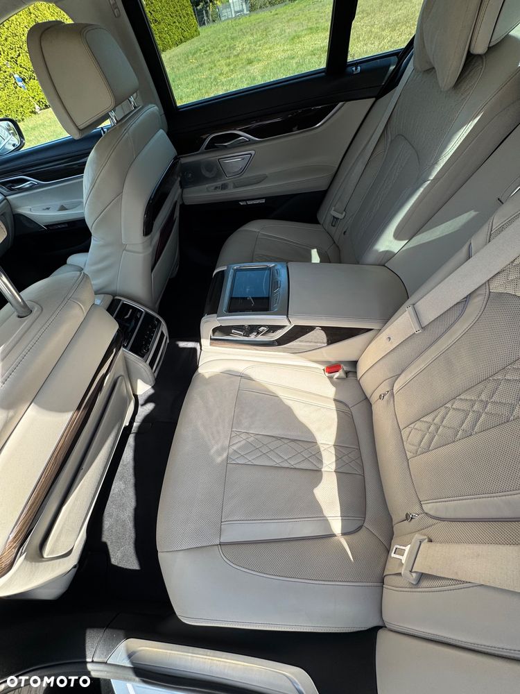 BMW Seria 7 750i xDrive - 20
