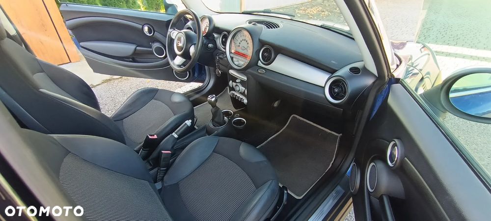 MINI Cooper Standard - 30