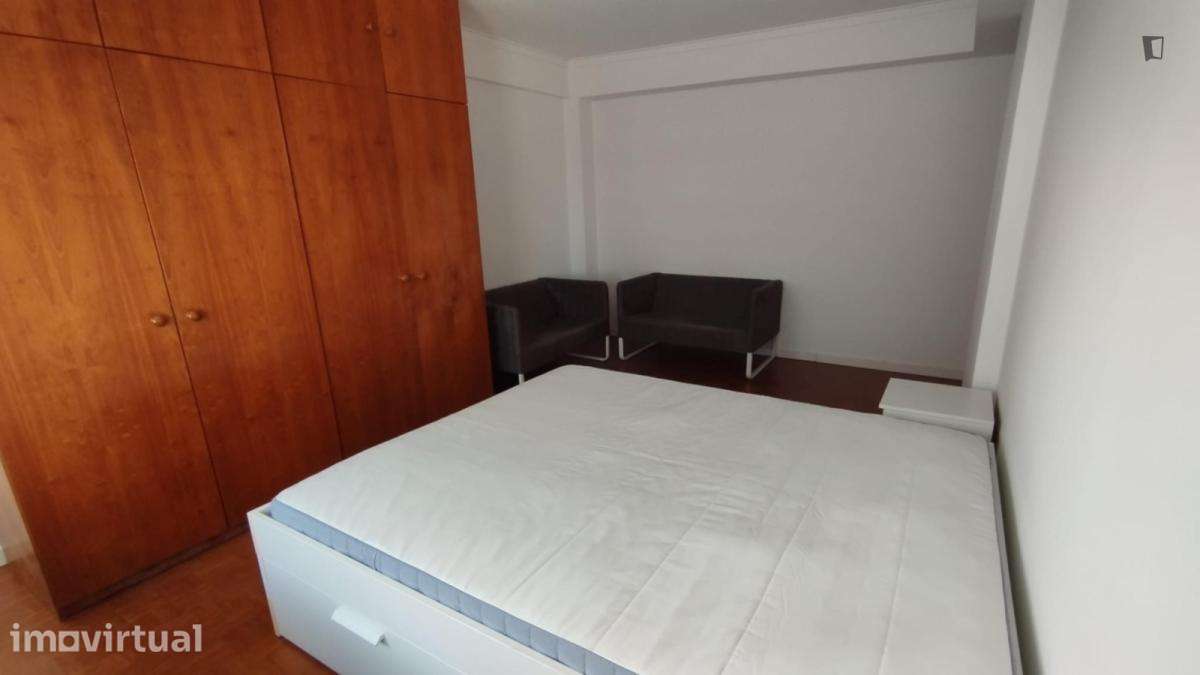Quarto - localizado em Linda-a-Velha Lisbon - Grande imagem: 5/10