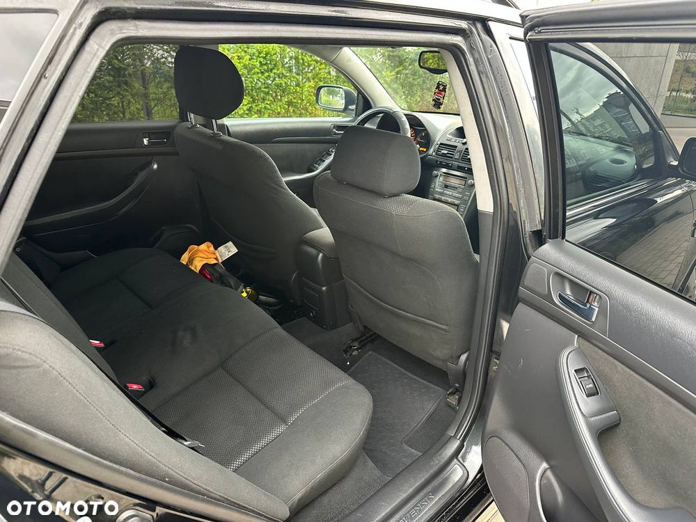 Toyota Avensis 2.0 D-4D High - 11