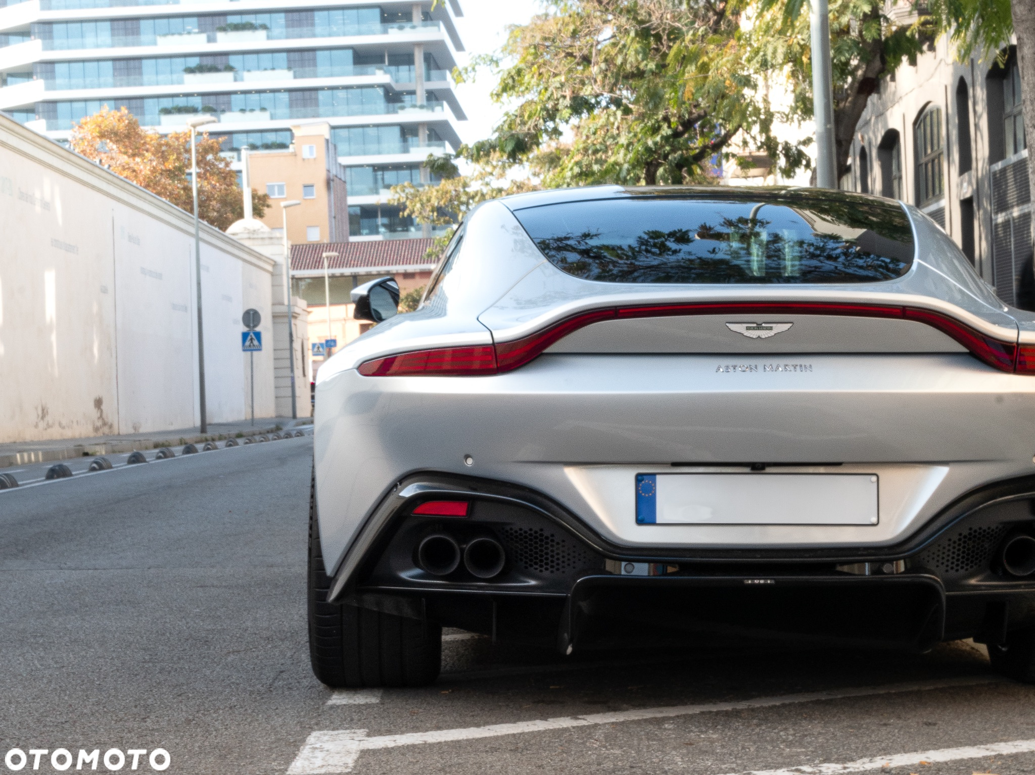 Aston Martin Vantage - 33