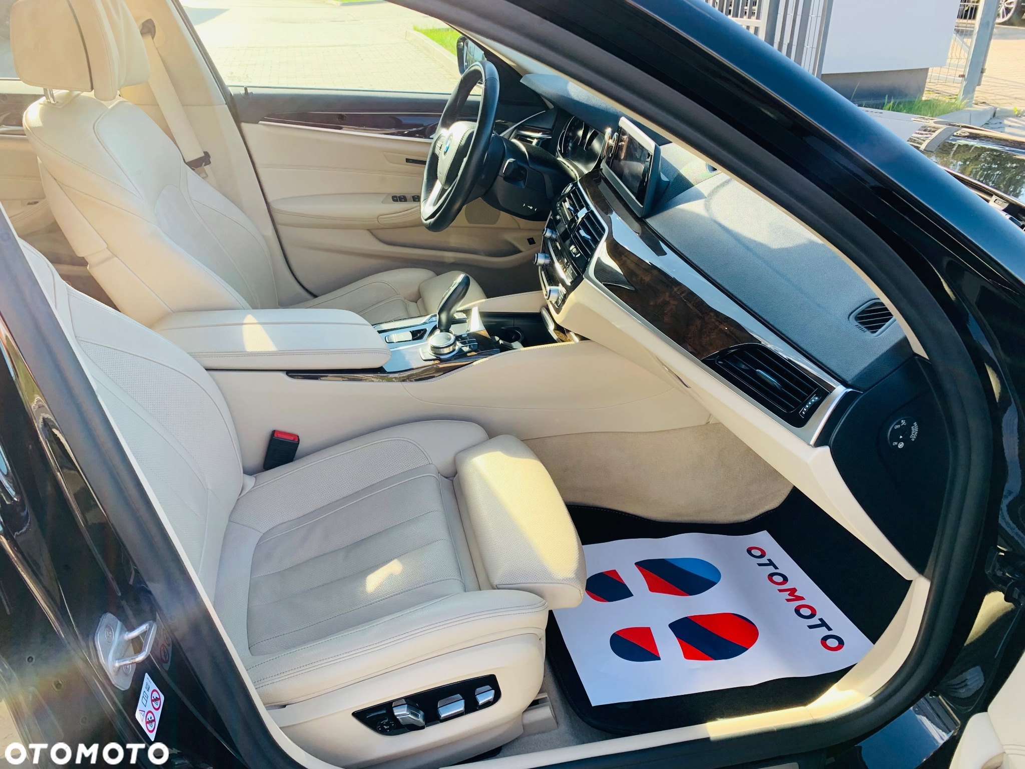 BMW Seria 5 530i GPF xDrive Luxury Line - 28