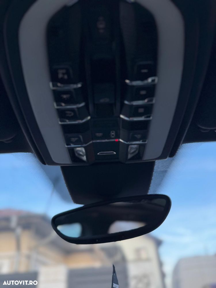 Porsche Cayenne - 23