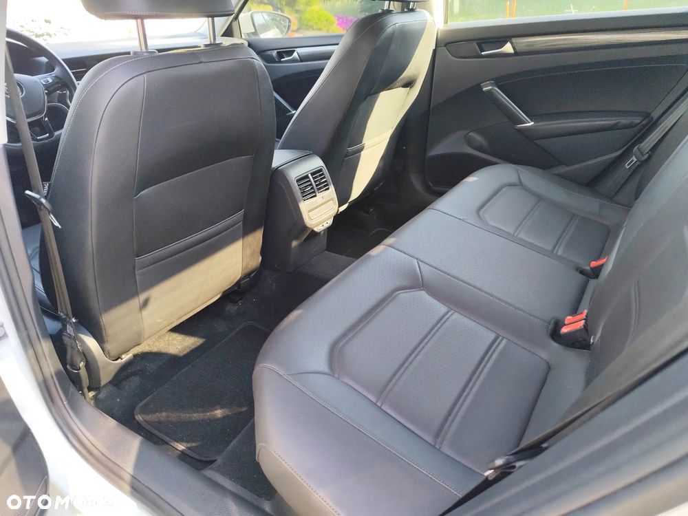 Volkswagen Passat 2.0 TSI Business DSG - 20