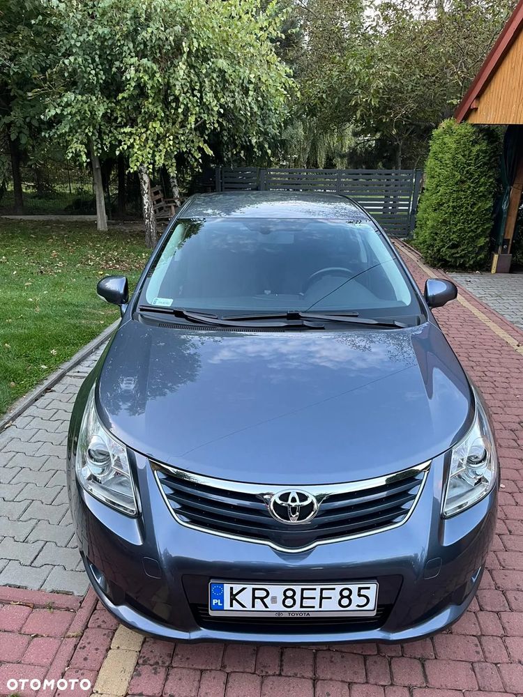 Toyota Avensis 1.8 Luna - 1