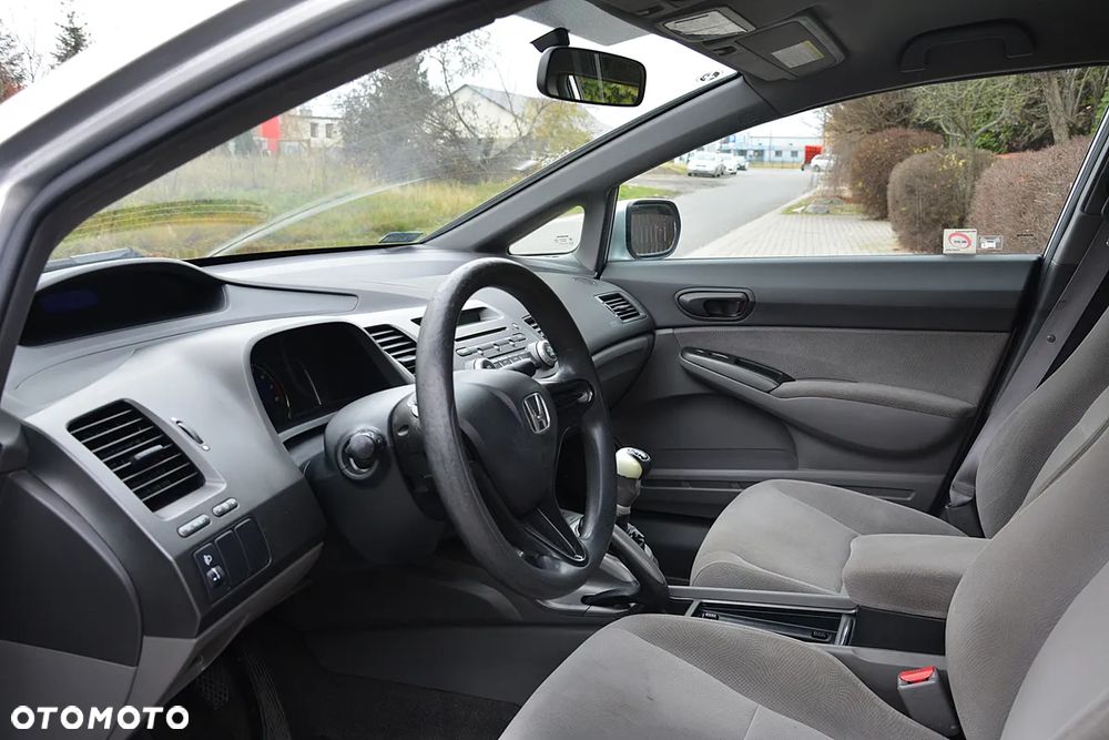 Honda Civic 1.8 Executive - 17