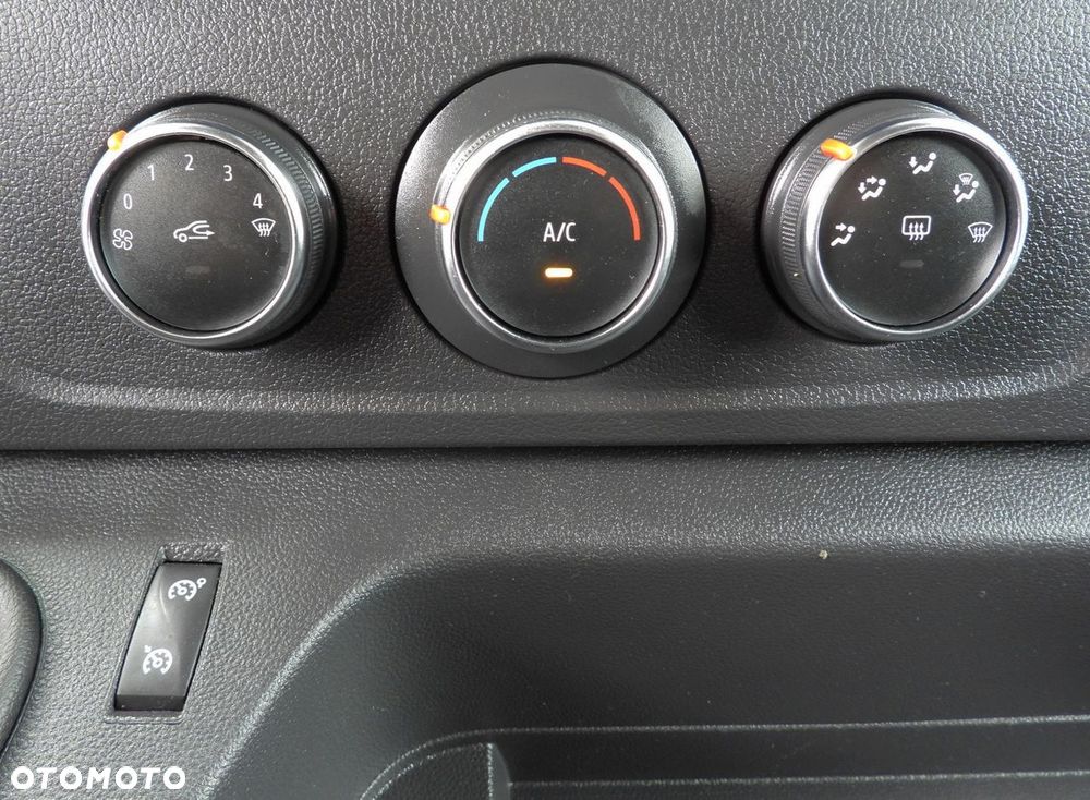 Renault MASTER PLANDEKA 10 PALET WEBASTO TEMPOMAT LEDY KLIMATYZACJA  165KM - 35