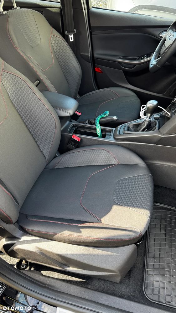 Ford Focus 1.5 EcoBoost ST-Line - 12