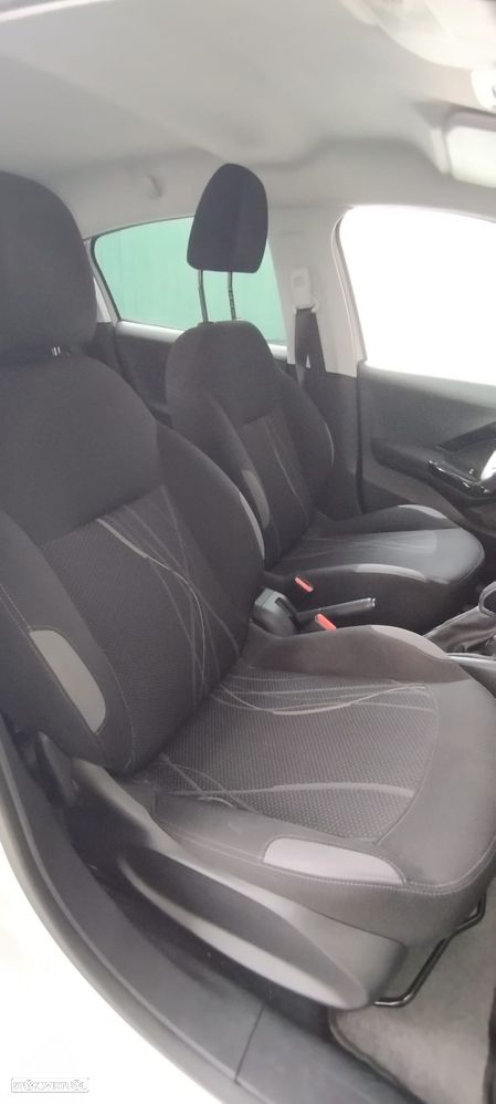Peugeot 208 1.4 HDi Active - 6