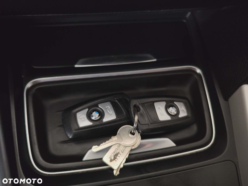 BMW Seria 3 318d Blue Performance Sport Line - 34