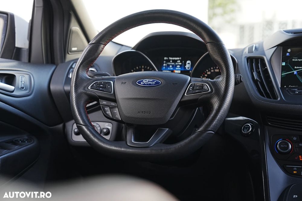 Ford Kuga 2.0 TDCi 4x4 Aut. ST-Line - 19