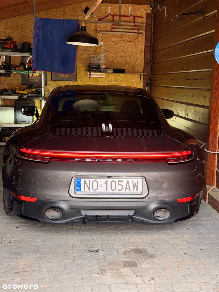 Porsche 911 Carrera GTS - 1