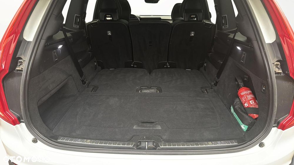 Volvo XC 90 T8 AWD Plug-In Hybrid R-Design 7os - 12