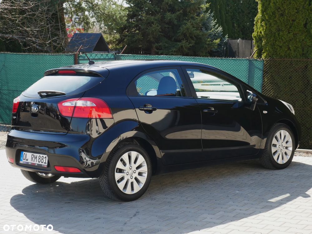 Kia Rio - 11